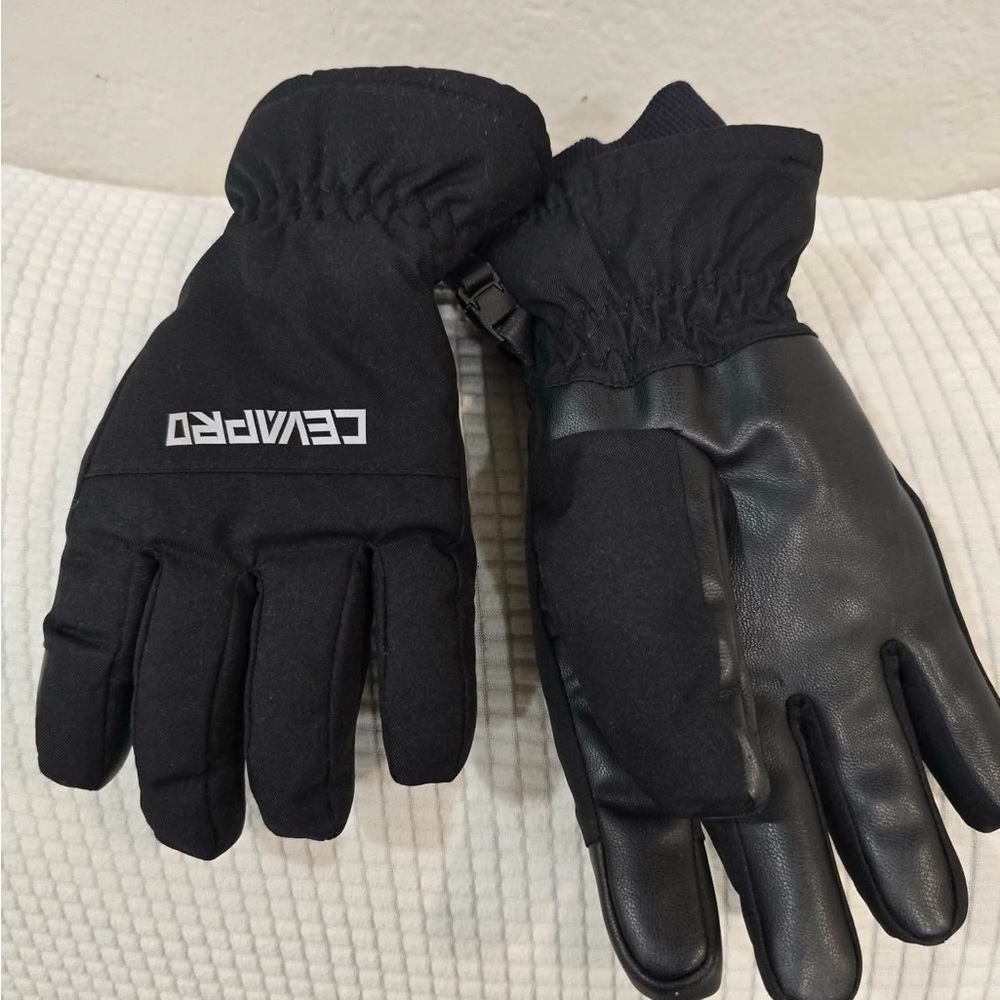 Black Winter Gloves by Cevapro